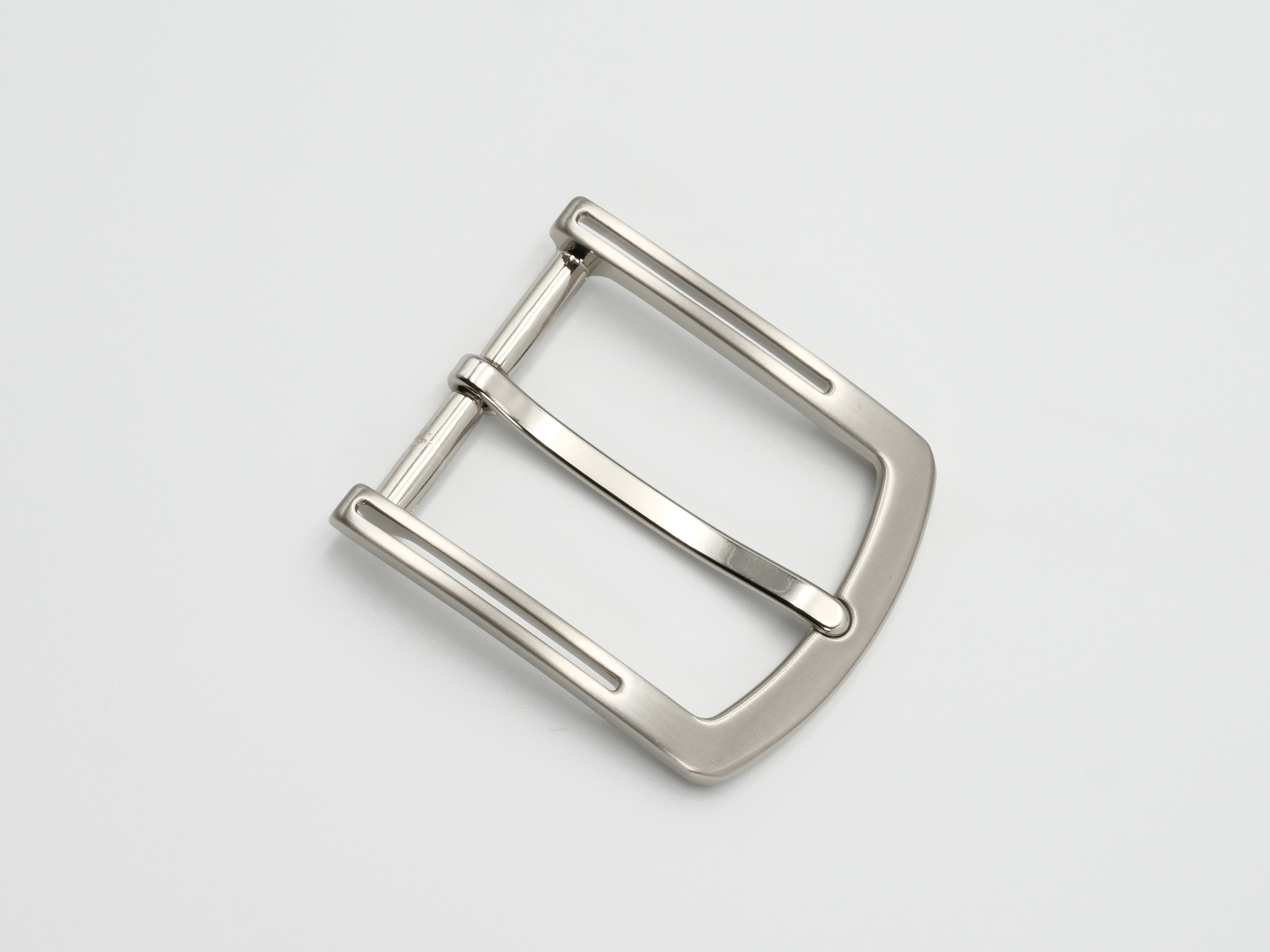 BUCKLE563
