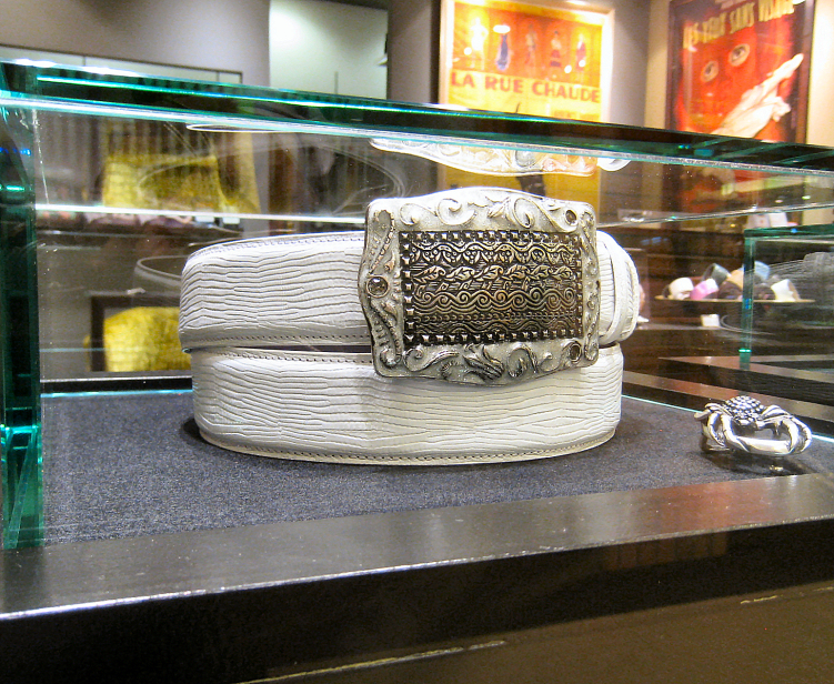 ”ELLIOT RHODES LONDON”　ホワイトクリスマスバージョンメンズベルト