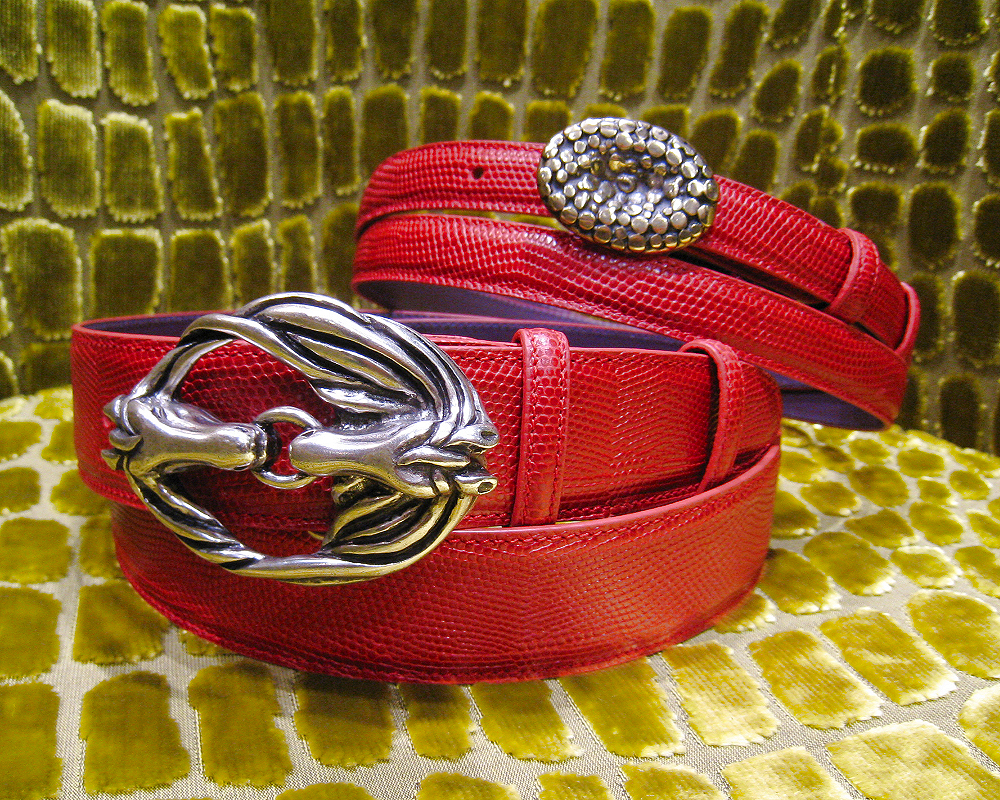 薄着になる夏こそデニムには存在感のあるベルトを