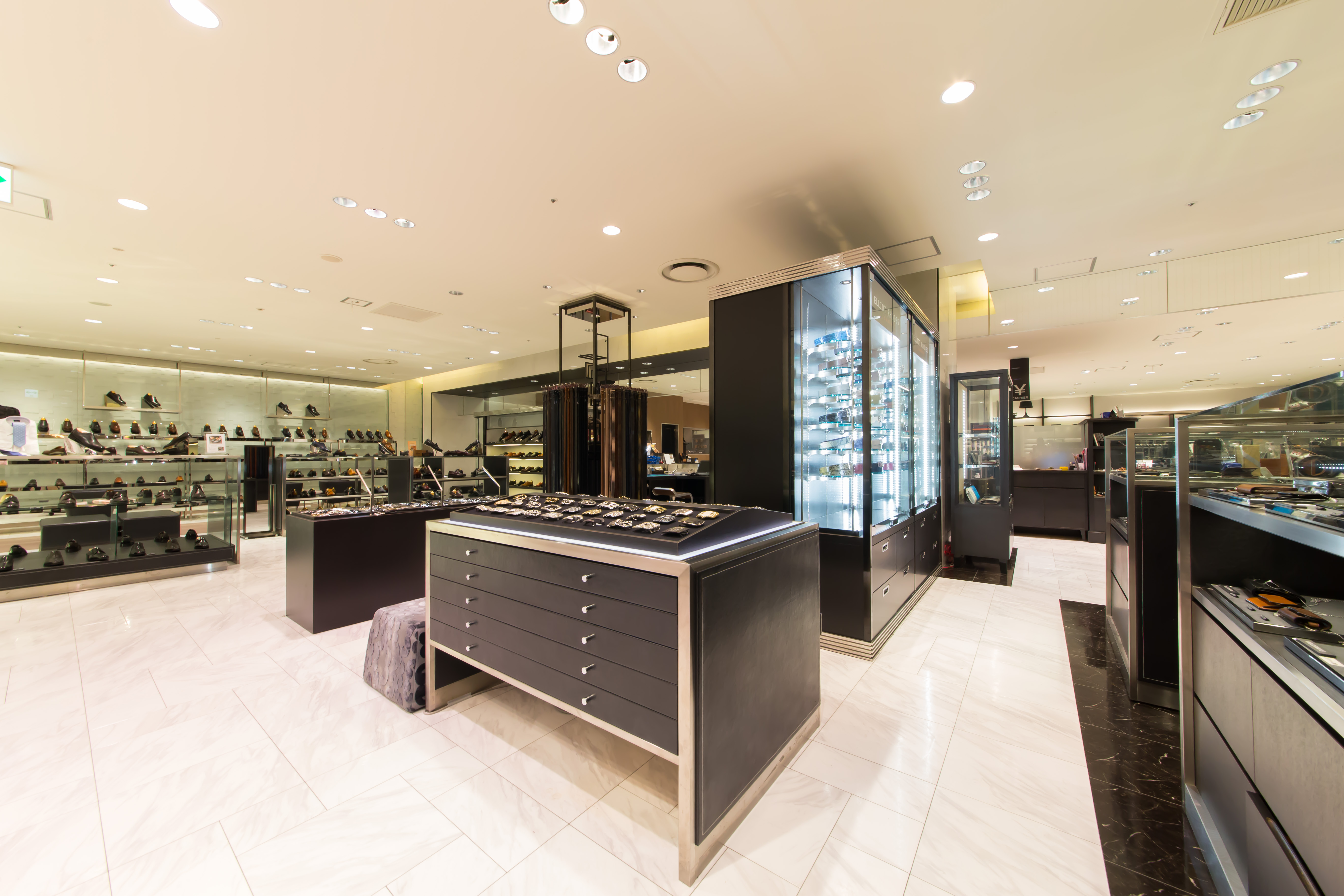 ELLIOT RHODES LONDONル・イセタンメンズスタイル・クアイーレ店