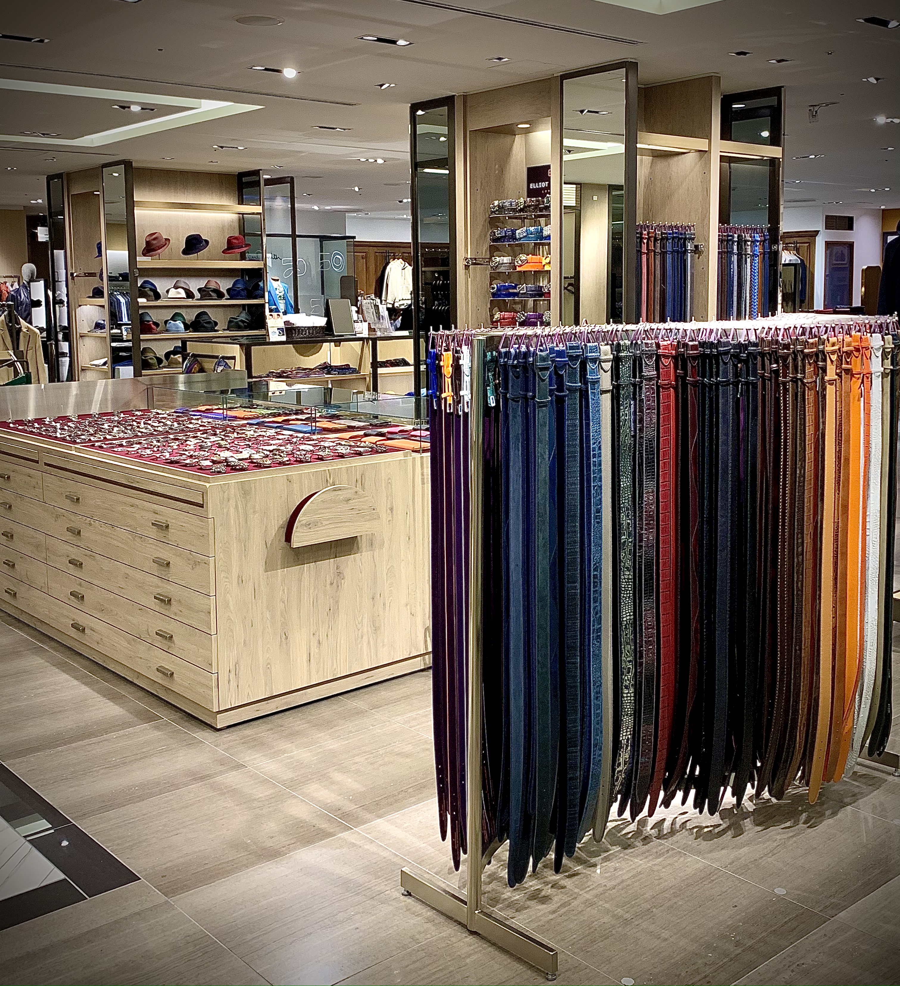 ELLIOT RHODES LONDON銀座三越店