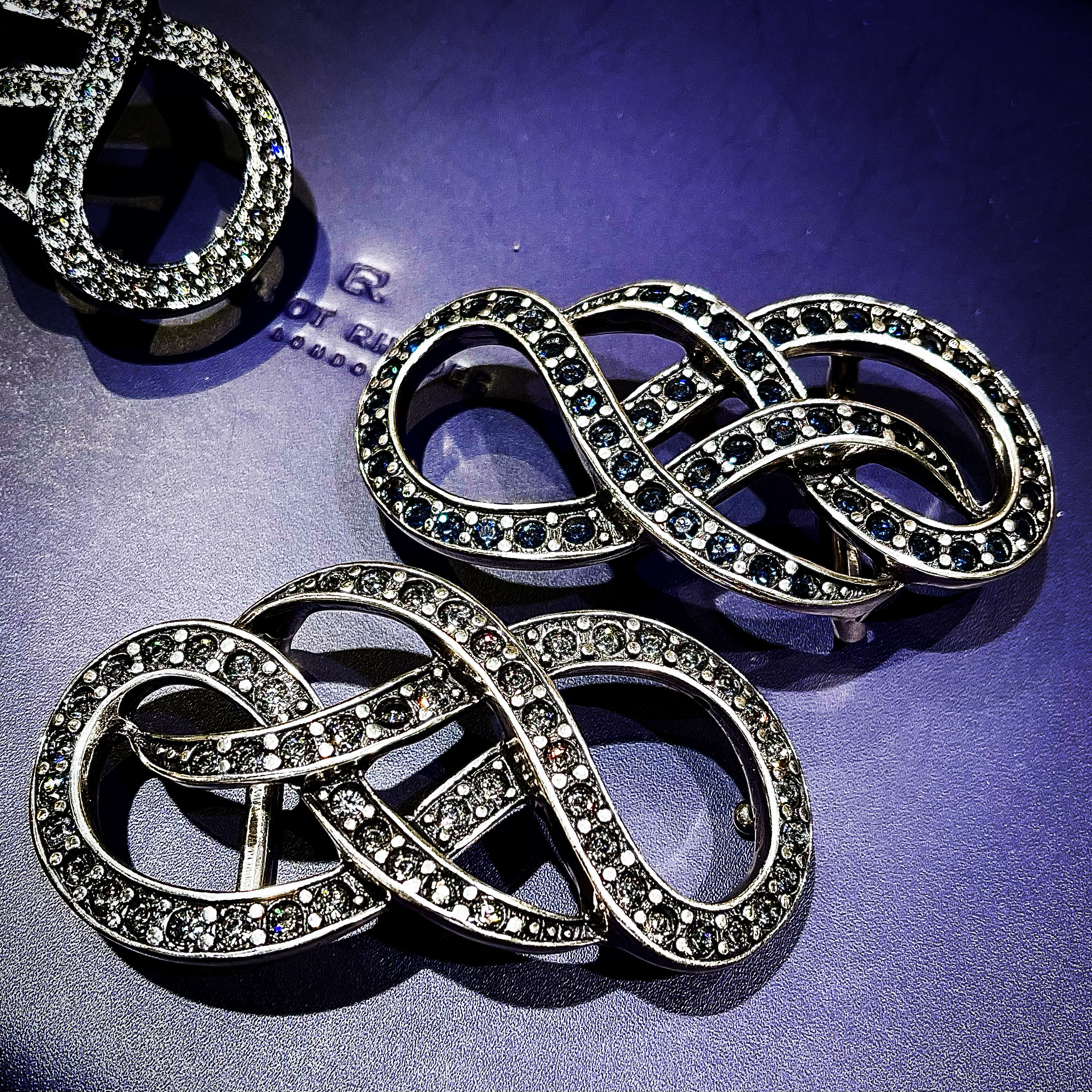 人気バックルに新色が追加されました